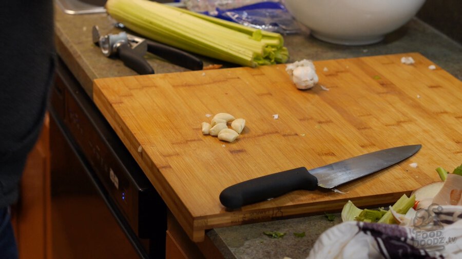 Peeled garlic cloves