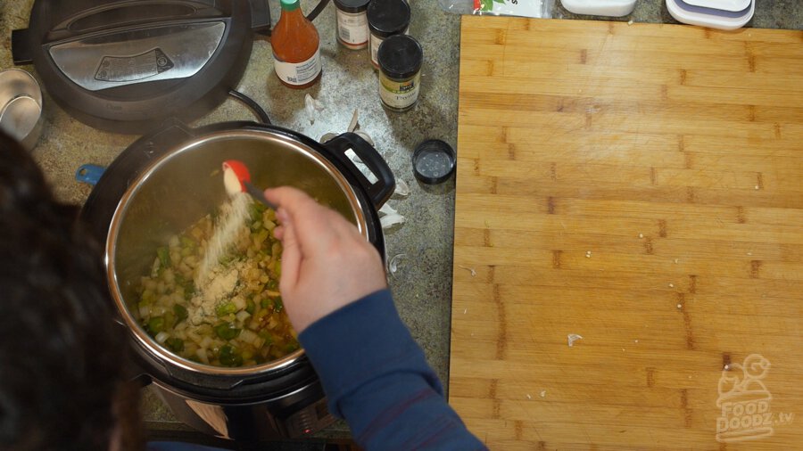 Onion powder added to pot